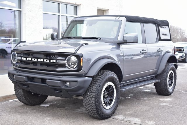 Used 2023 Ford Bronco Outer Banks w/ Sasquatch Package image 9