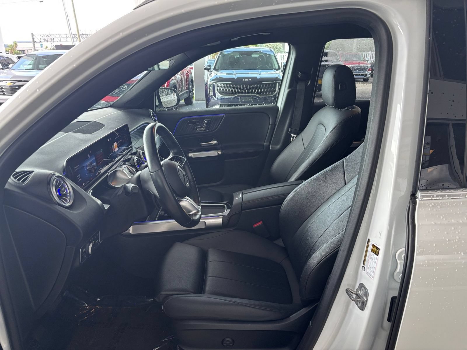 Used 2025 Mercedes-Benz GLB 250 image 29