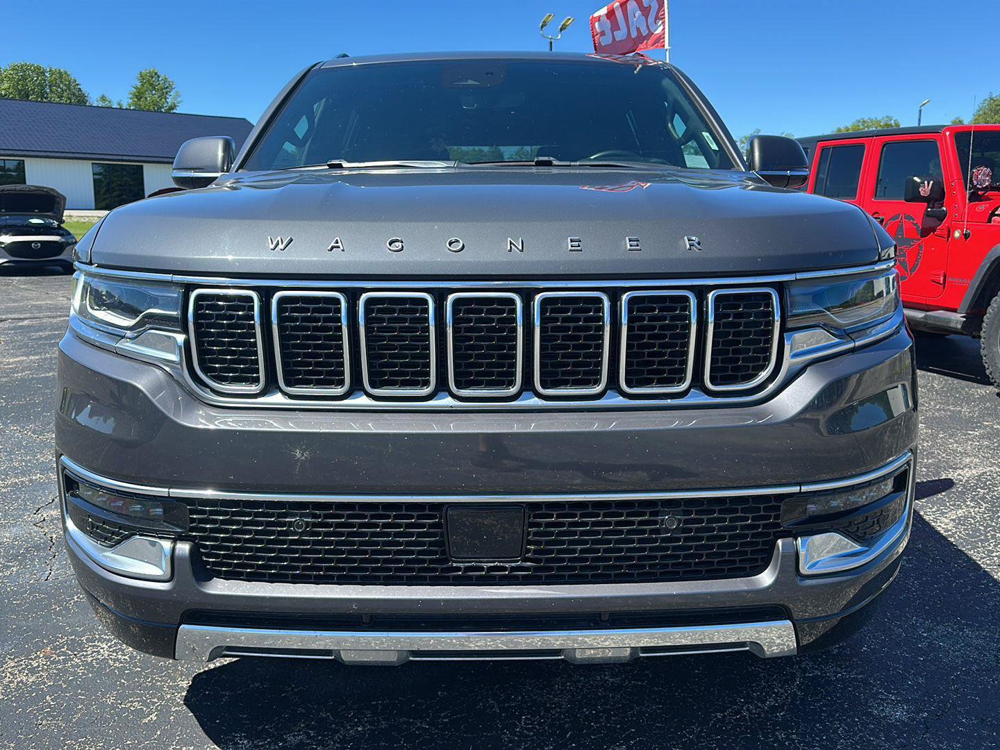 Used 2022 Jeep Wagoneer Series III w/ Premium Group I AWD/4WD image 2
