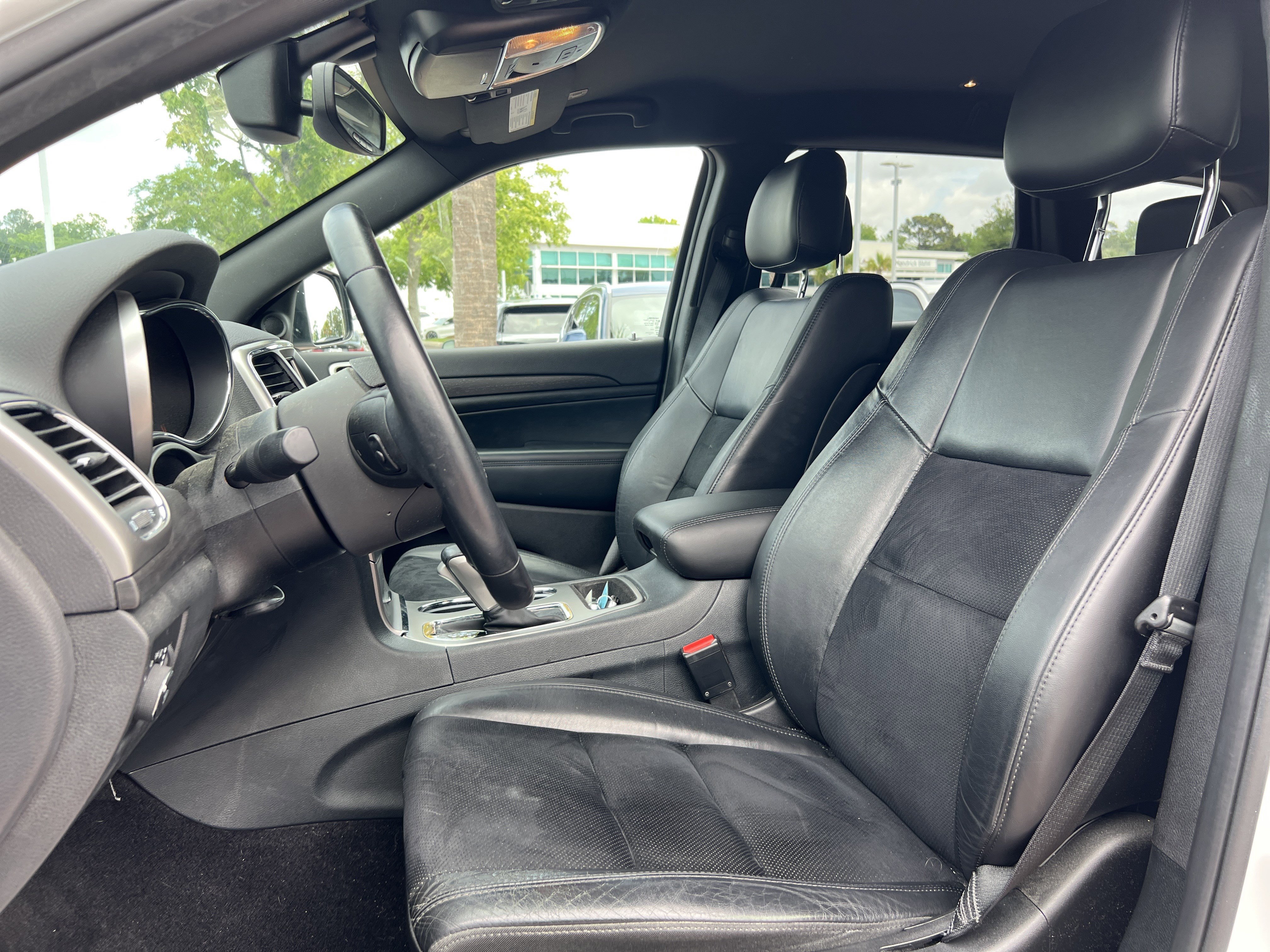 Used 2018 Jeep Grand Cherokee Altitude RWD image 16