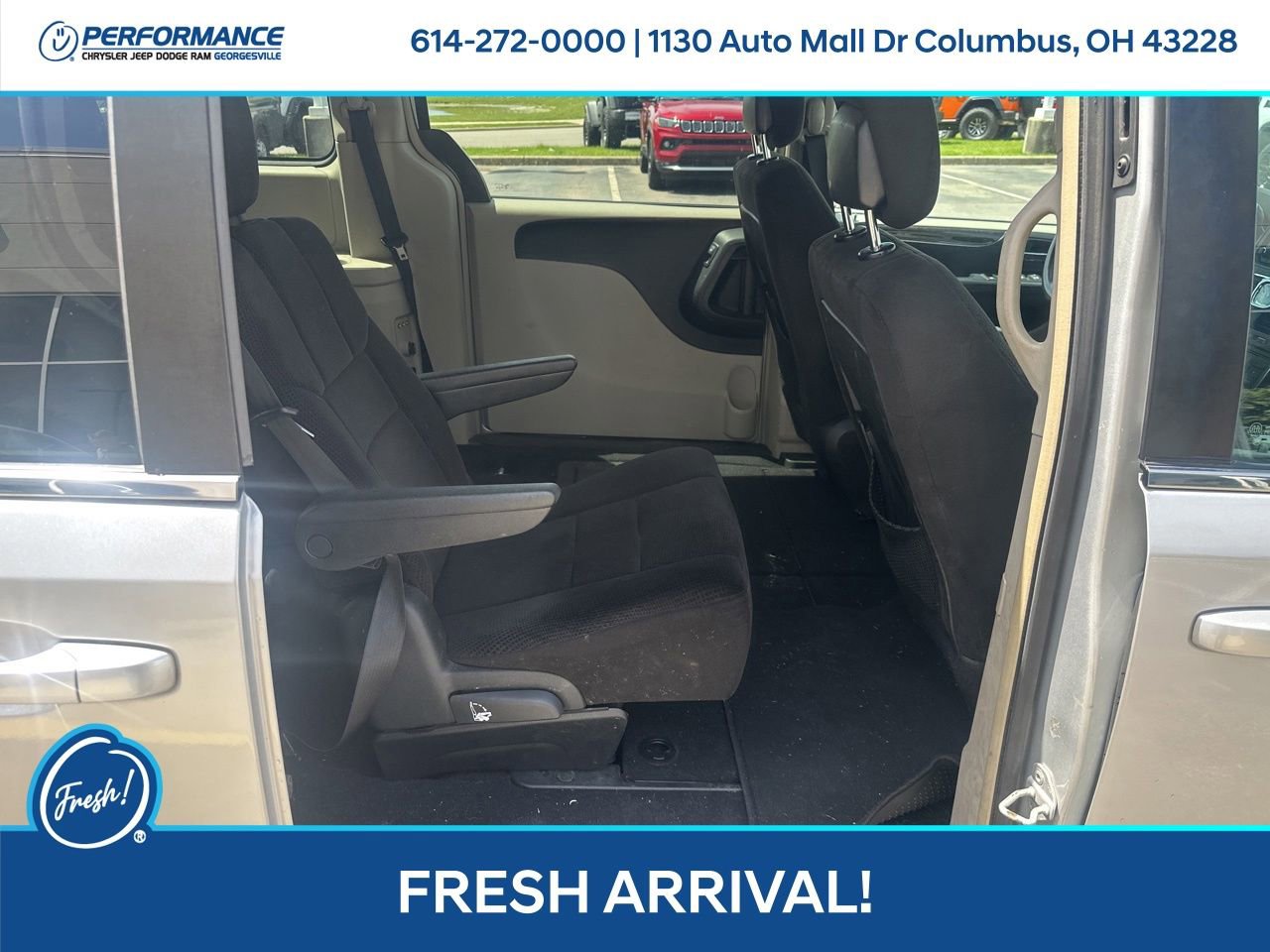 Used 2012 Chrysler Town & Country Touring w/ Entertainment Group #1 FWD image 22