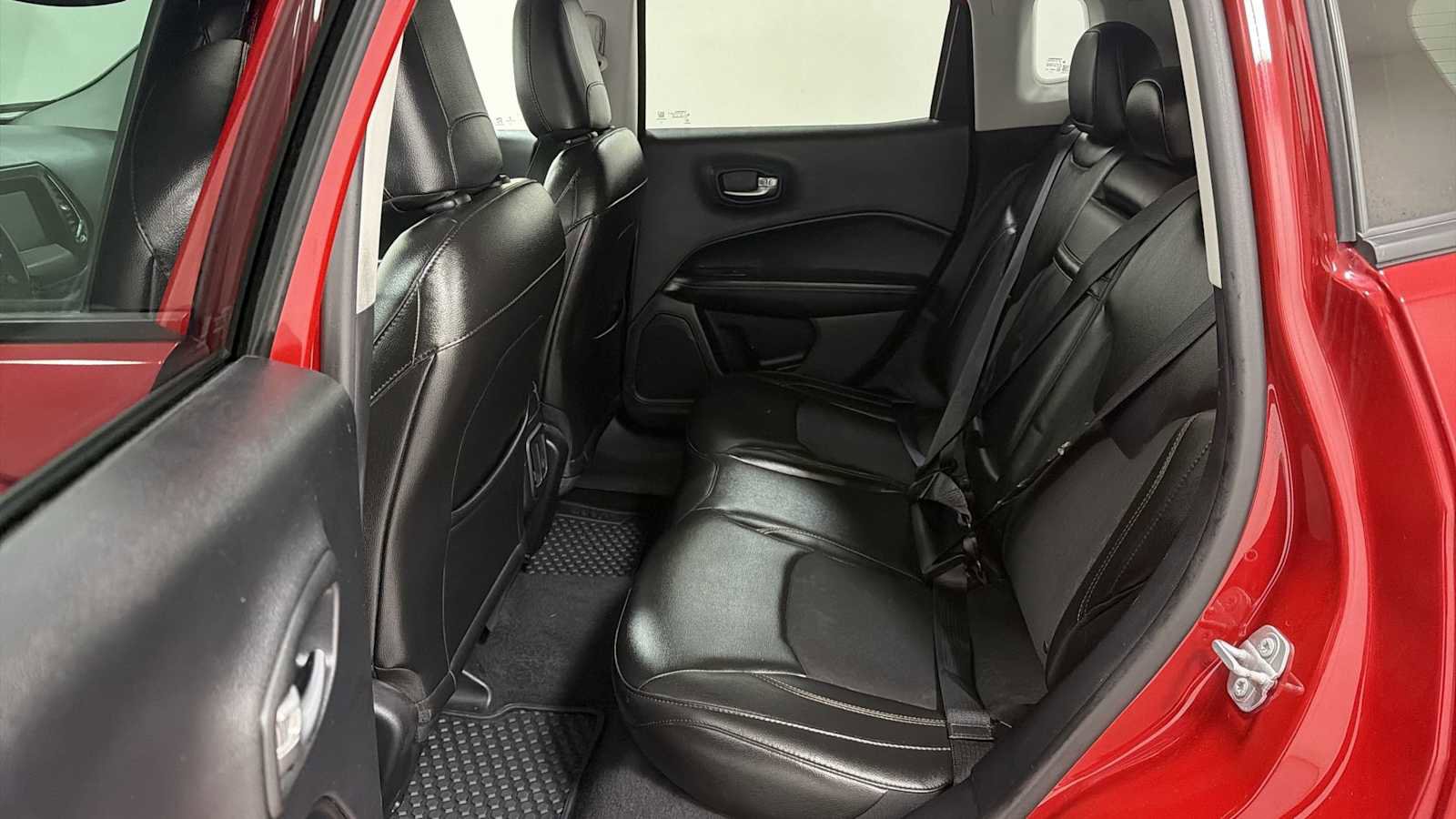 Used 2018 Jeep Compass Latitude w/ Popular Equipment Group AWD/4WD image 23