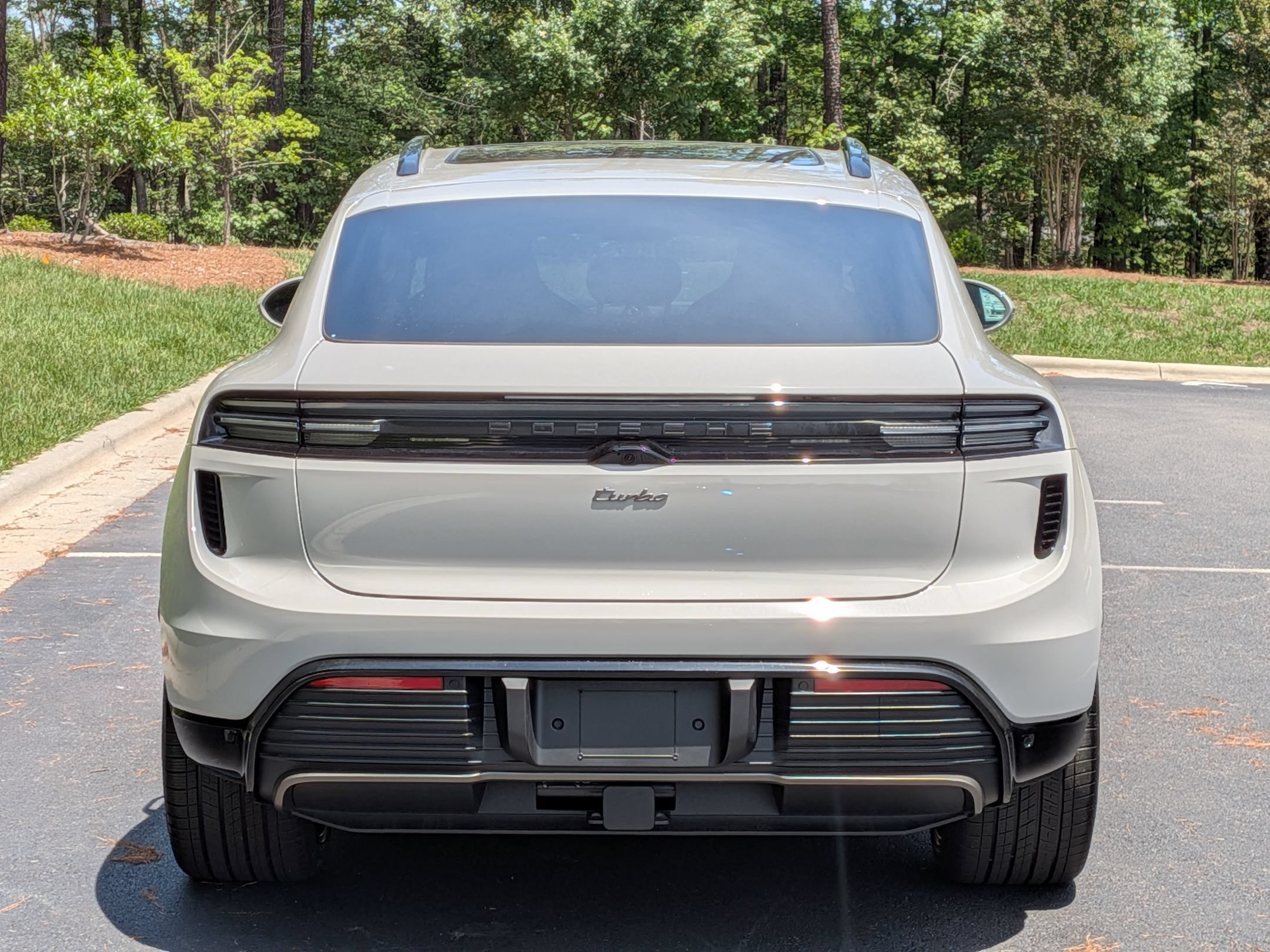 New 2026 Porsche Macan Turbo Electric AWD/4WD image 30