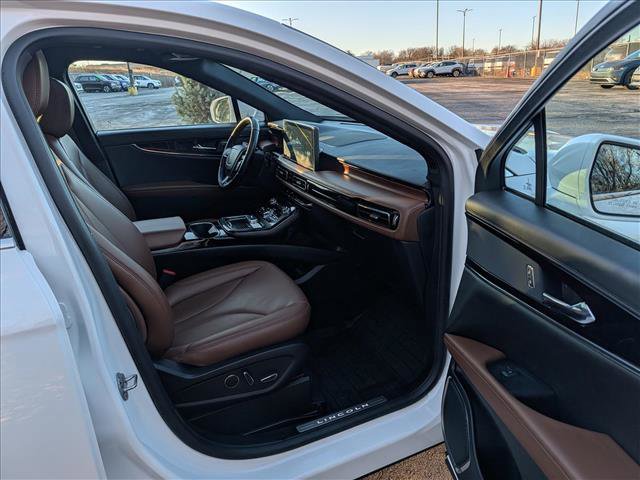 Used 2023 Lincoln Nautilus Reserve image 13