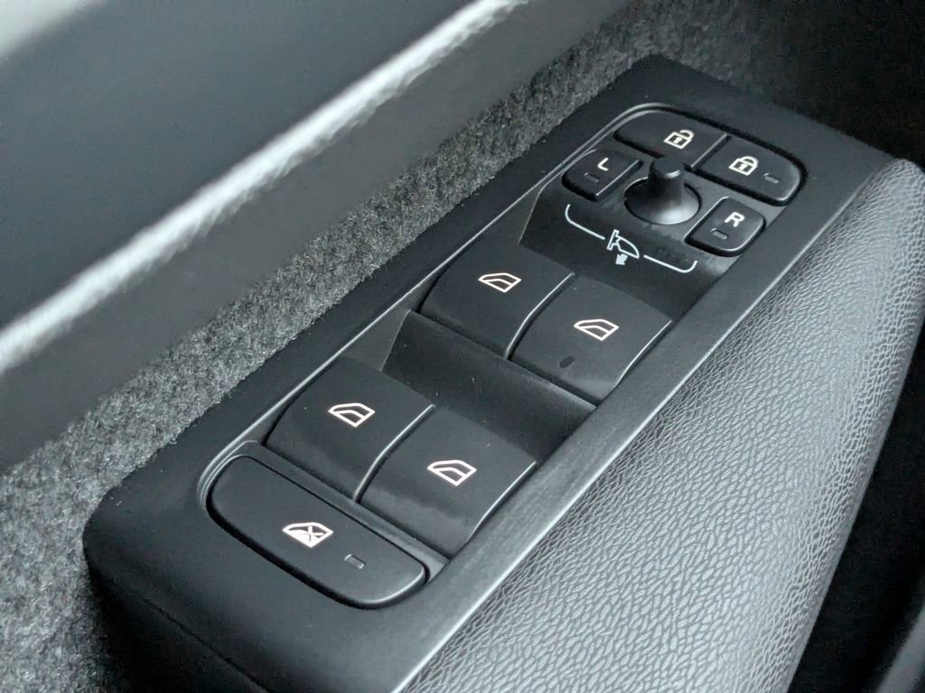 New 2026 Volvo XC40 B4 Plus w/ Protection Package Premier image 27