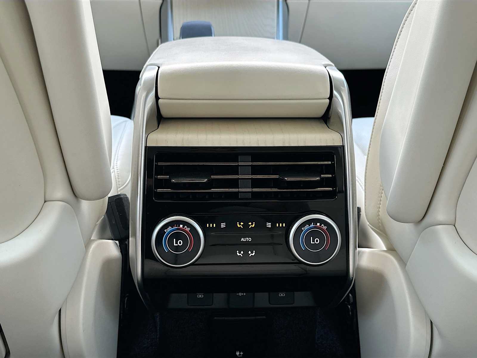 Used 2024 Land Rover Range Rover Autobiography AWD/4WD image 28