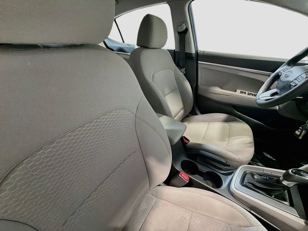 Used 2020 Hyundai Elantra SE FWD image 25