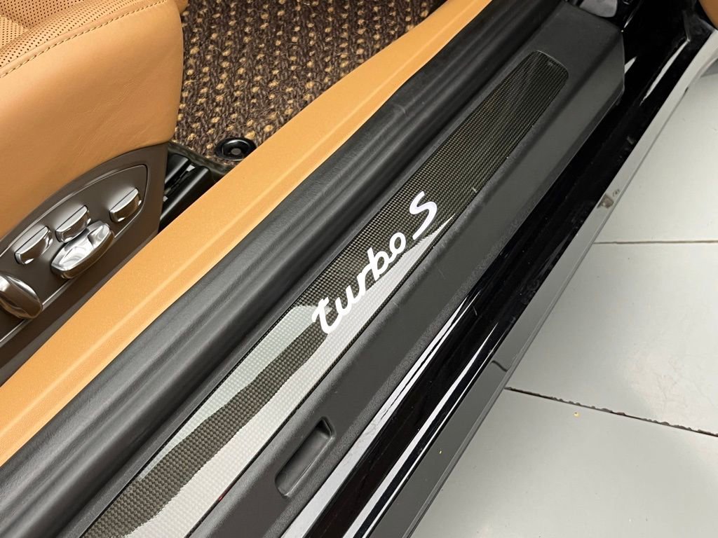 Used 2015 Porsche 911 Turbo S image 38