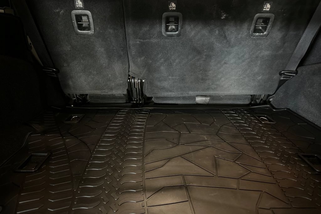 Used 2018 Jeep Wrangler Unlimited Rubicon AWD/4WD image 15