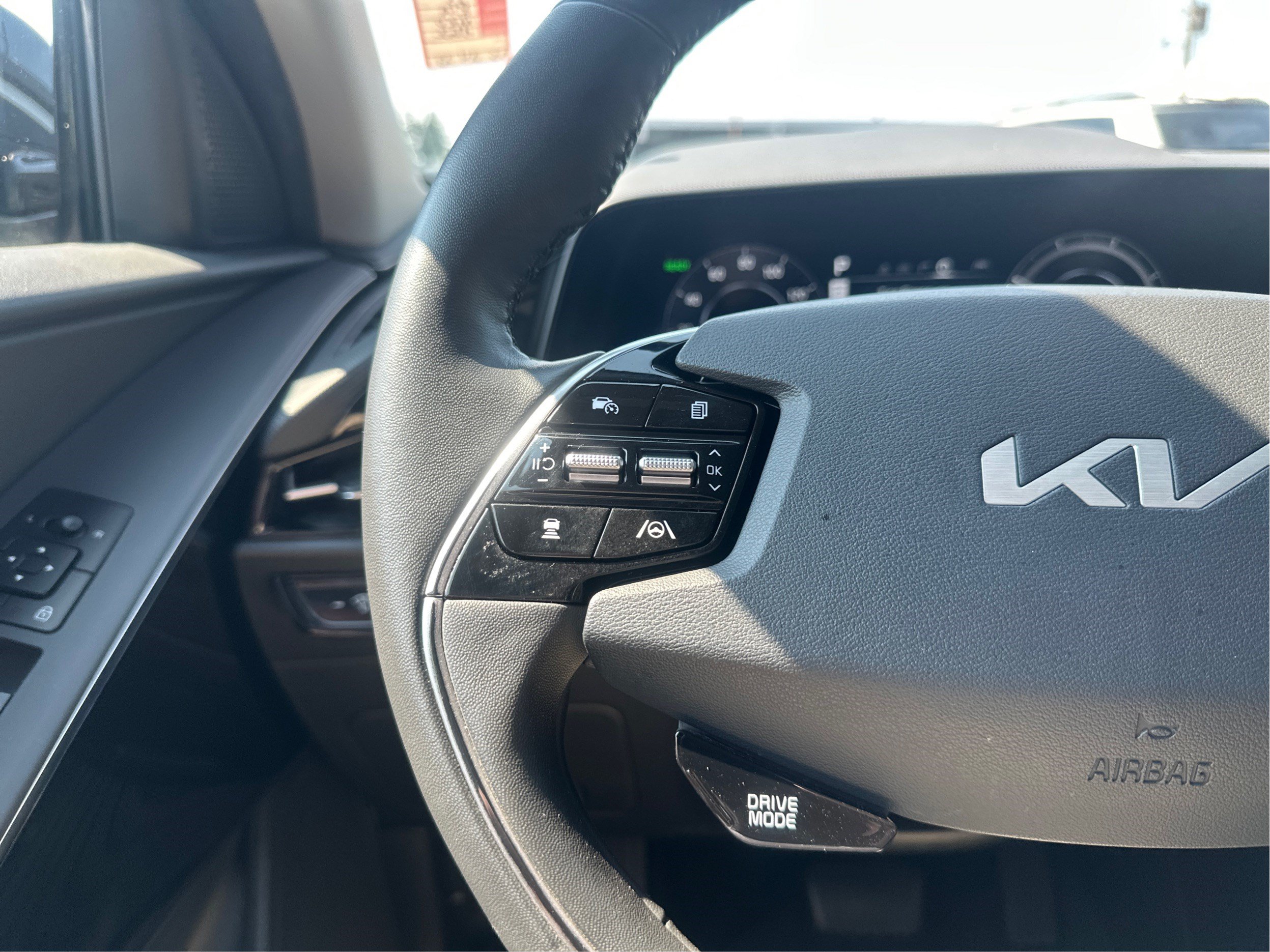 Used 2023 Kia Niro Wind w/ Wind Preserve Package FWD image 32