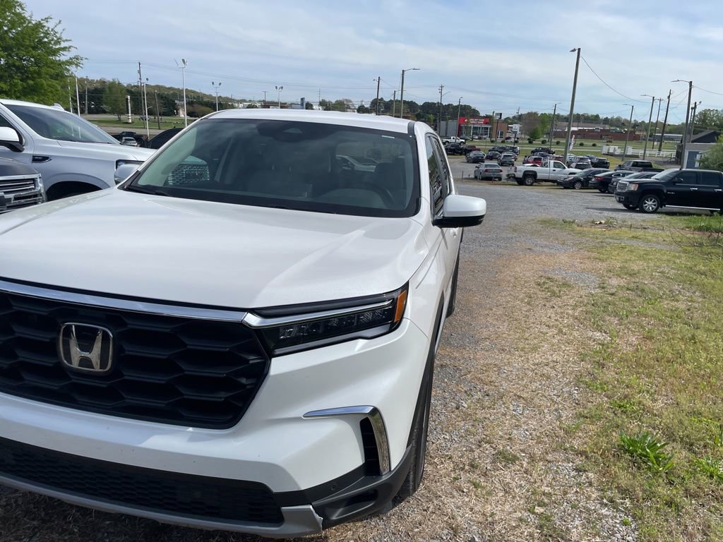 Used 2025 Honda Pilot EX-L image 3