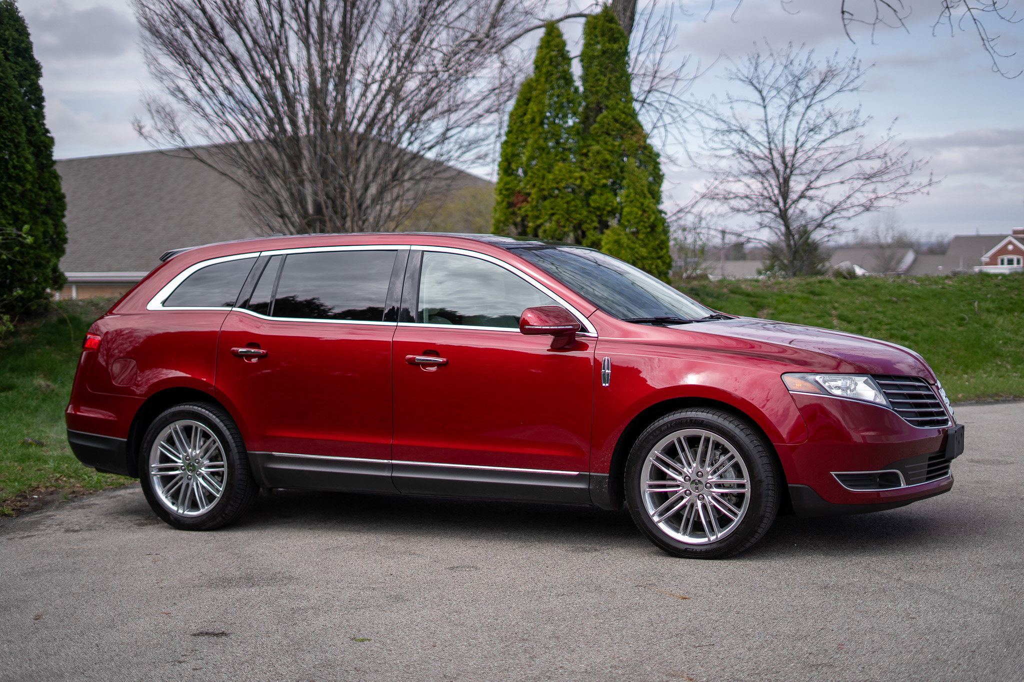 Used 2018 Lincoln MKT AWD image 4