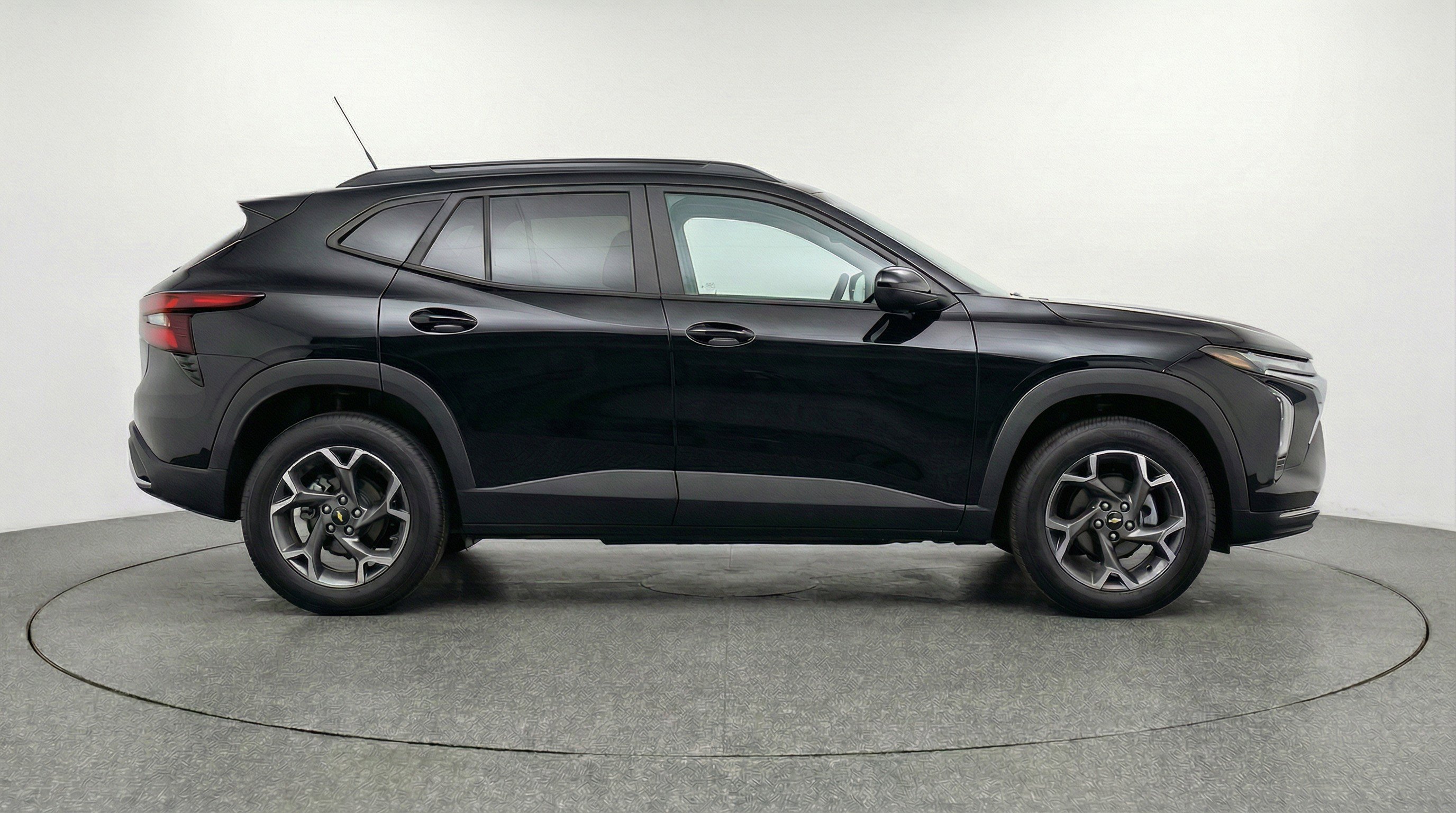 Used 2025 Chevrolet Trax LT w/ LT Convenience Package image 11