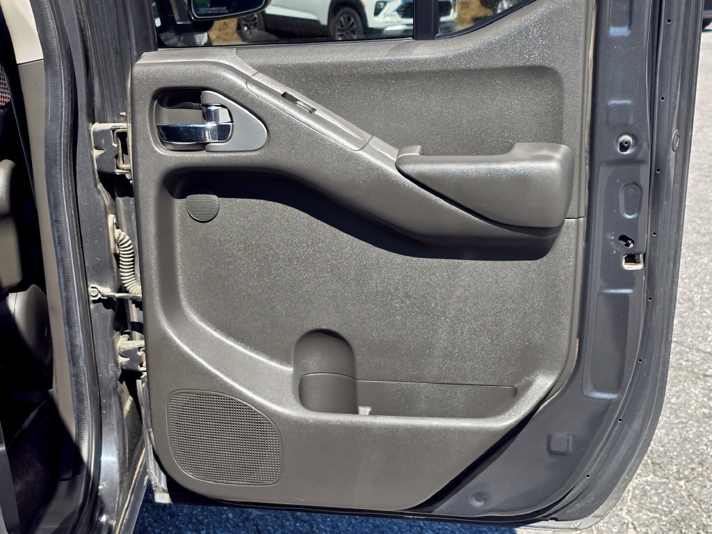 Used 2011 Nissan Frontier PRO-4X AWD/4WD image 47