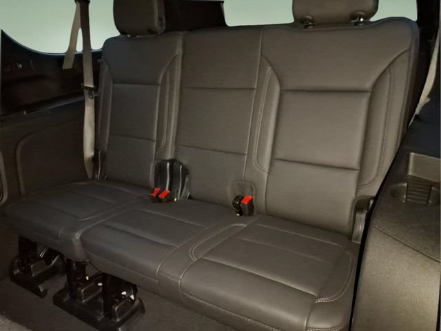 Used 2025 Chevrolet Suburban Z71 w/ Comfort Package AWD/4WD image 17