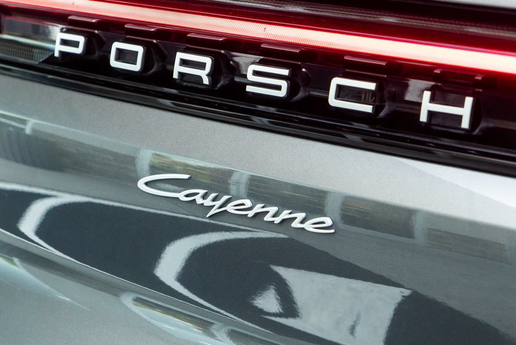 Used 2024 Porsche Cayenne AWD/4WD image 15