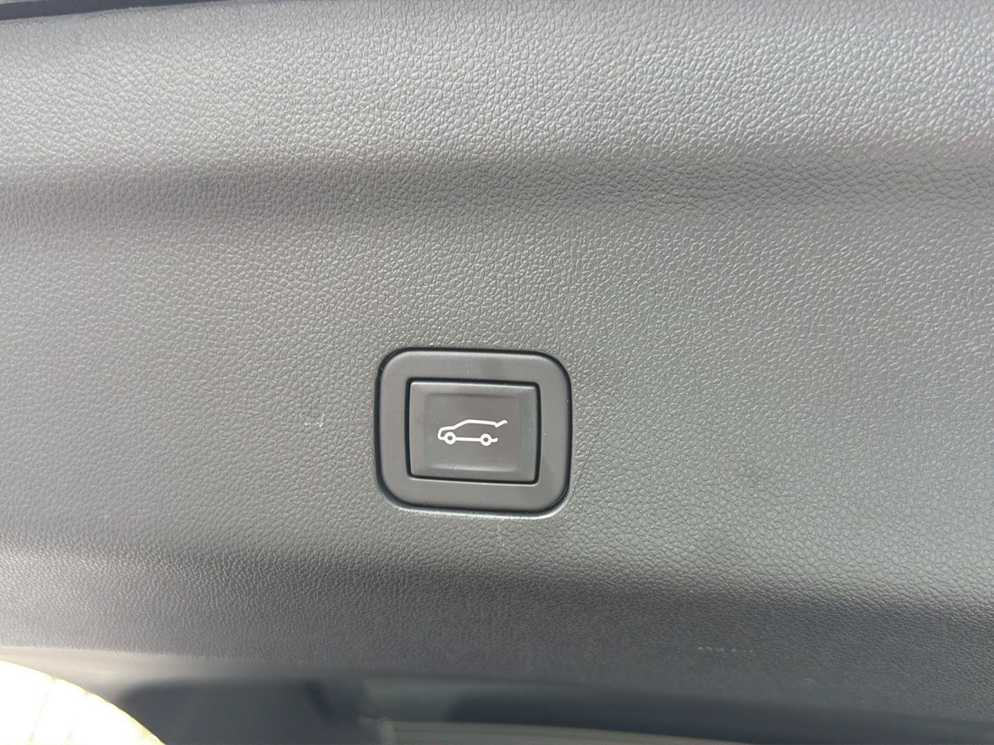 Used 2024 Chevrolet Tahoe High Country AWD/4WD image 38