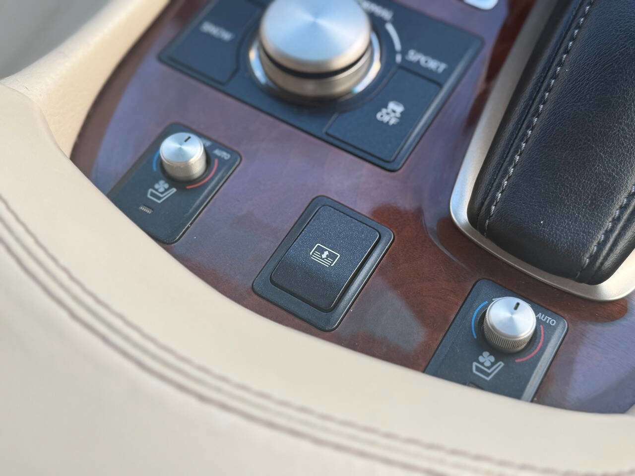 Used 2013 Lexus LS 460 w/ Comfort Pkg image 37