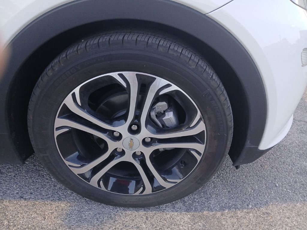 Used 2021 Chevrolet Bolt Premier w/ Infotainment Package image 4