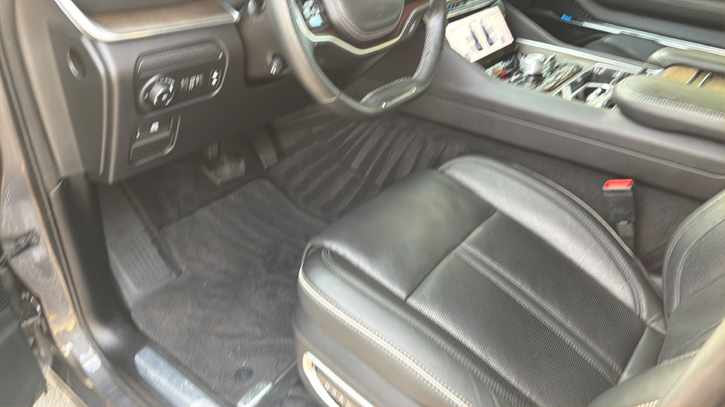 Used 2022 Jeep Grand Wagoneer Series II AWD/4WD image 12