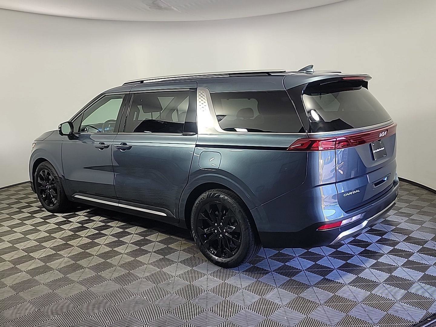 Used 2024 Kia Carnival SX image 11