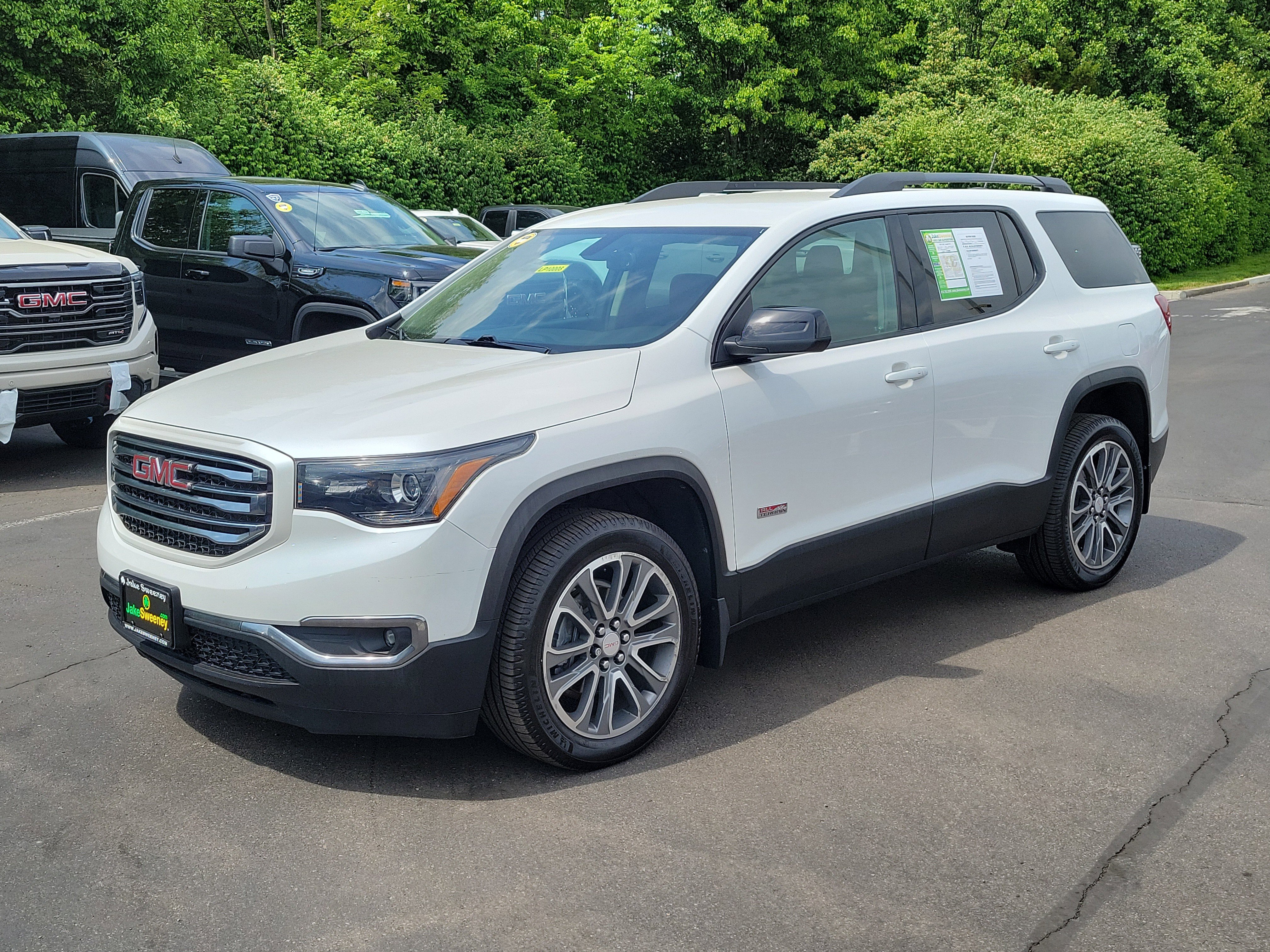 Used 2017 GMC Acadia SLT AWD/4WD image 2