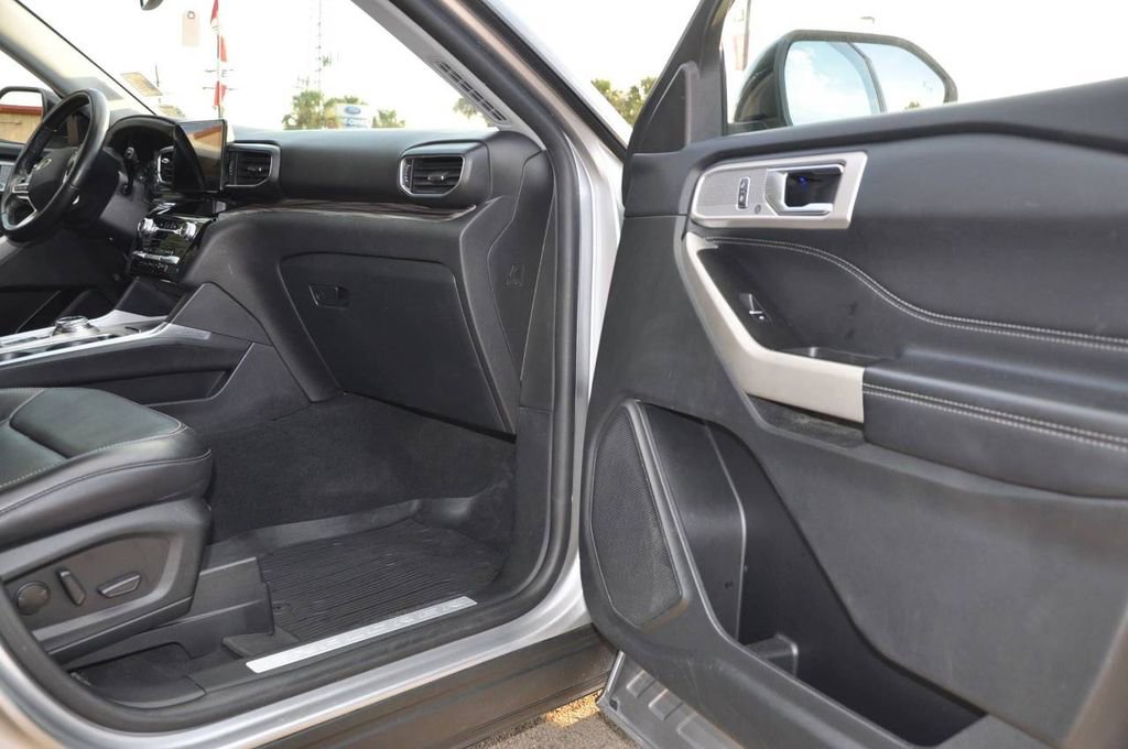 Used 2022 Ford Explorer Limited image 17