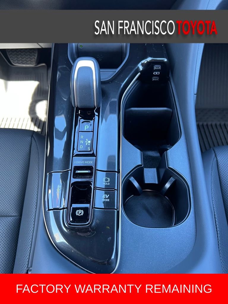 Certified 2025 Toyota Crown Signia image 27