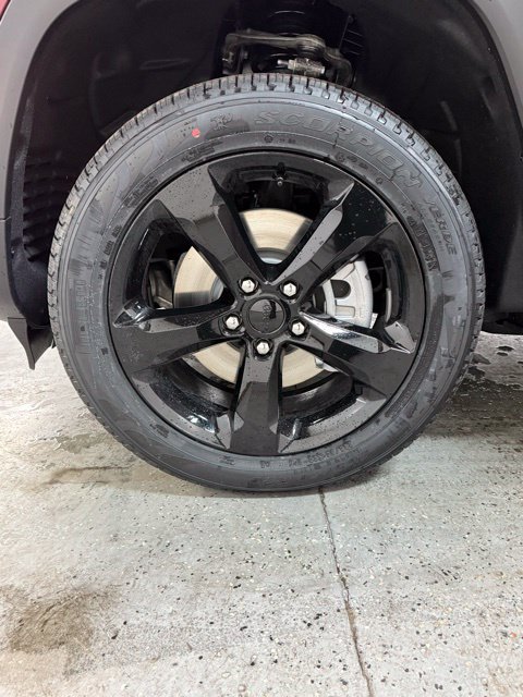 Used 2025 Jeep Grand Cherokee L Limited w/ Black Appearance Package AWD/4WD image 12