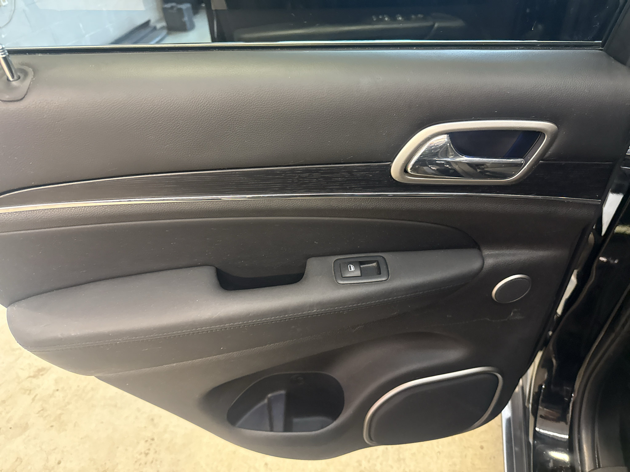 Used 2017 Jeep Grand Cherokee Summit AWD/4WD image 29