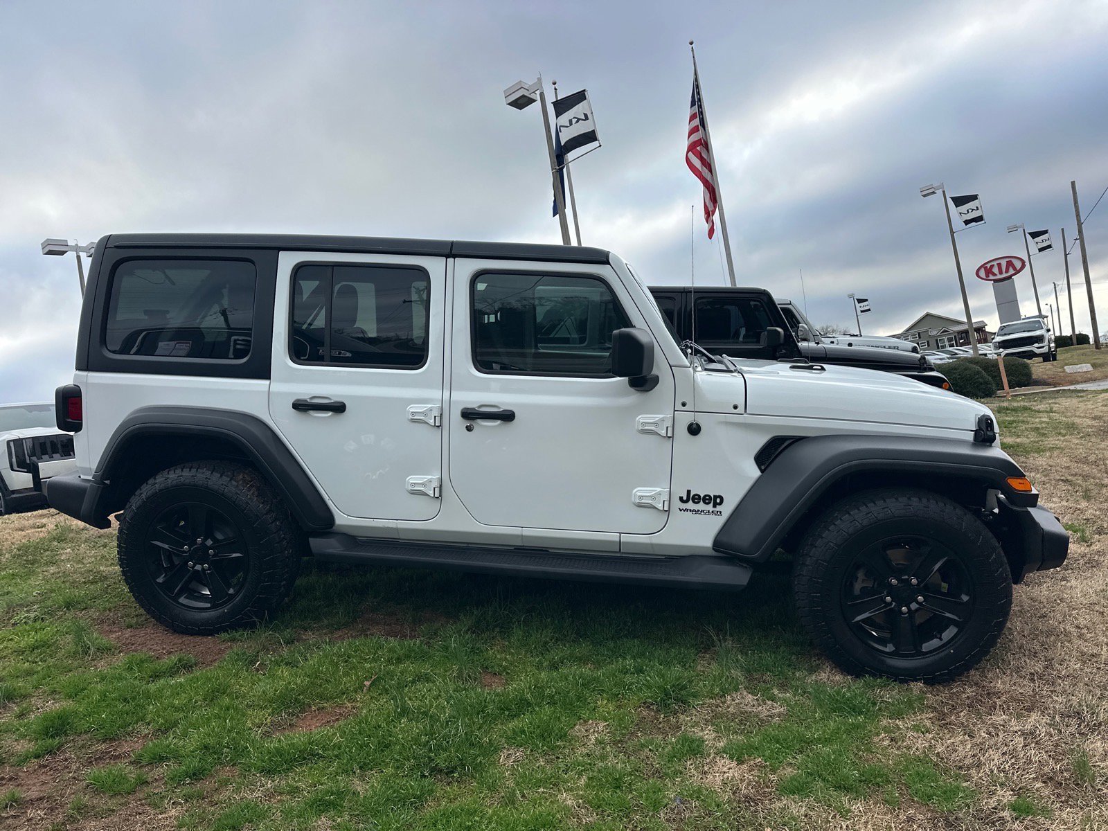 Used 2022 Jeep Wrangler Unlimited Sport image 3