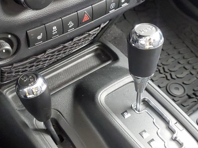 Used 2017 Jeep Wrangler Unlimited Rubicon w/ Cold Weather Group AWD/4WD image 18