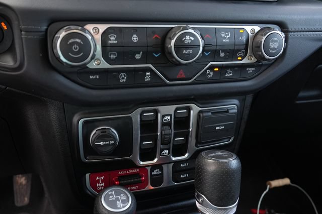 Used 2025 Jeep Gladiator Mojave AWD/4WD image 15