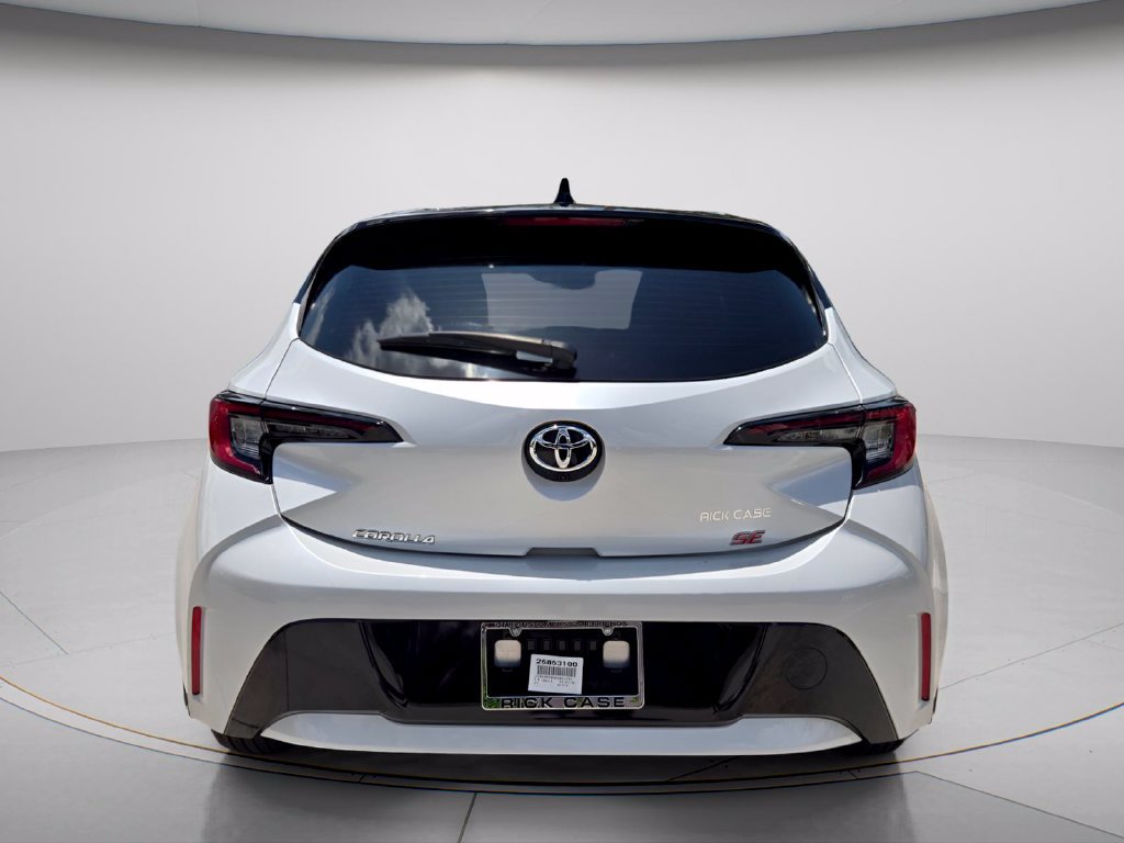 Used 2025 Toyota Corolla SE w/ SE Package FWD image 5