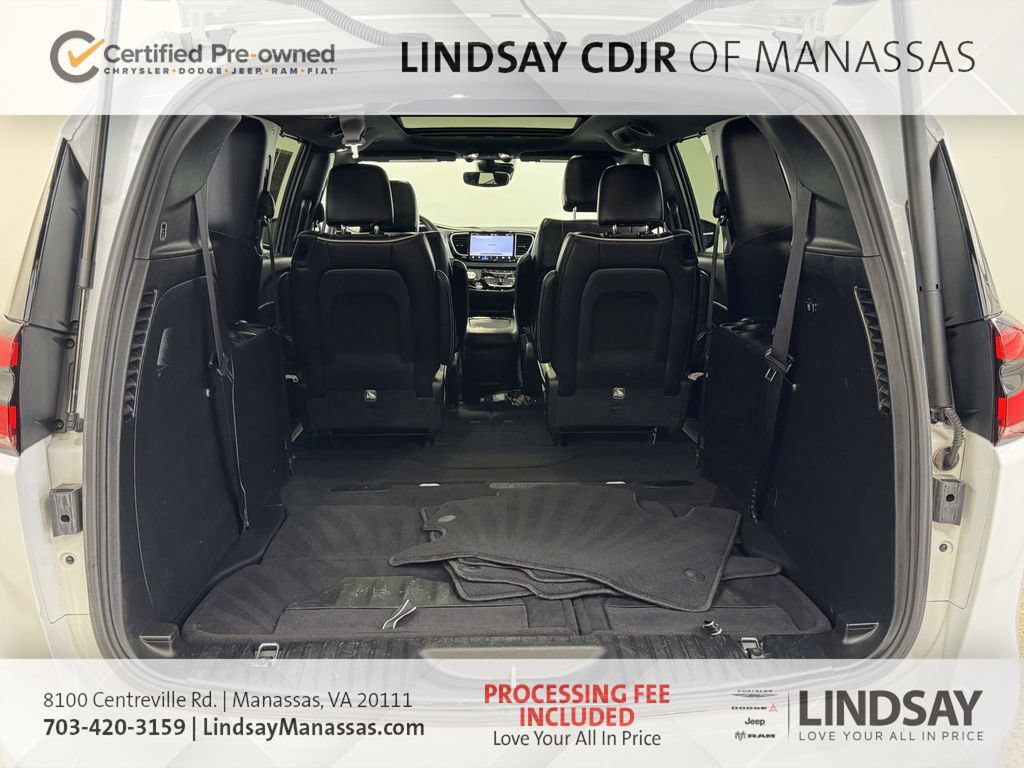 Certified 2025 Chrysler Pacifica Limited FWD image 17