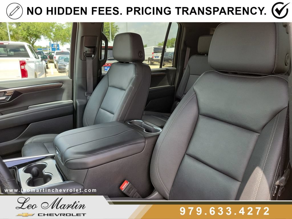Used 2025 Chevrolet Suburban LT RWD image 15