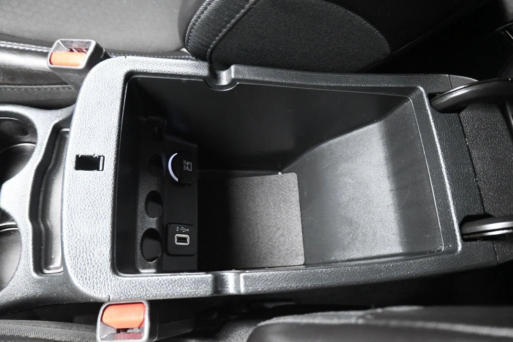 Used 2019 Jeep Cherokee Latitude Plus w/ Cold Weather Group AWD/4WD image 25
