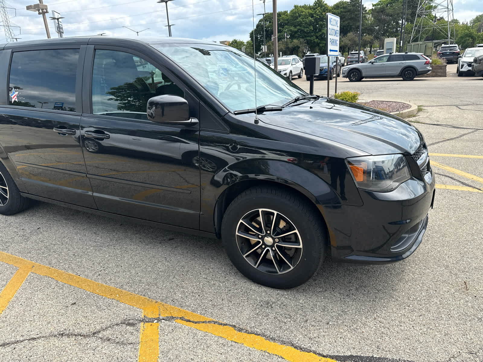 Used 2016 Dodge Grand Caravan SE FWD image 10