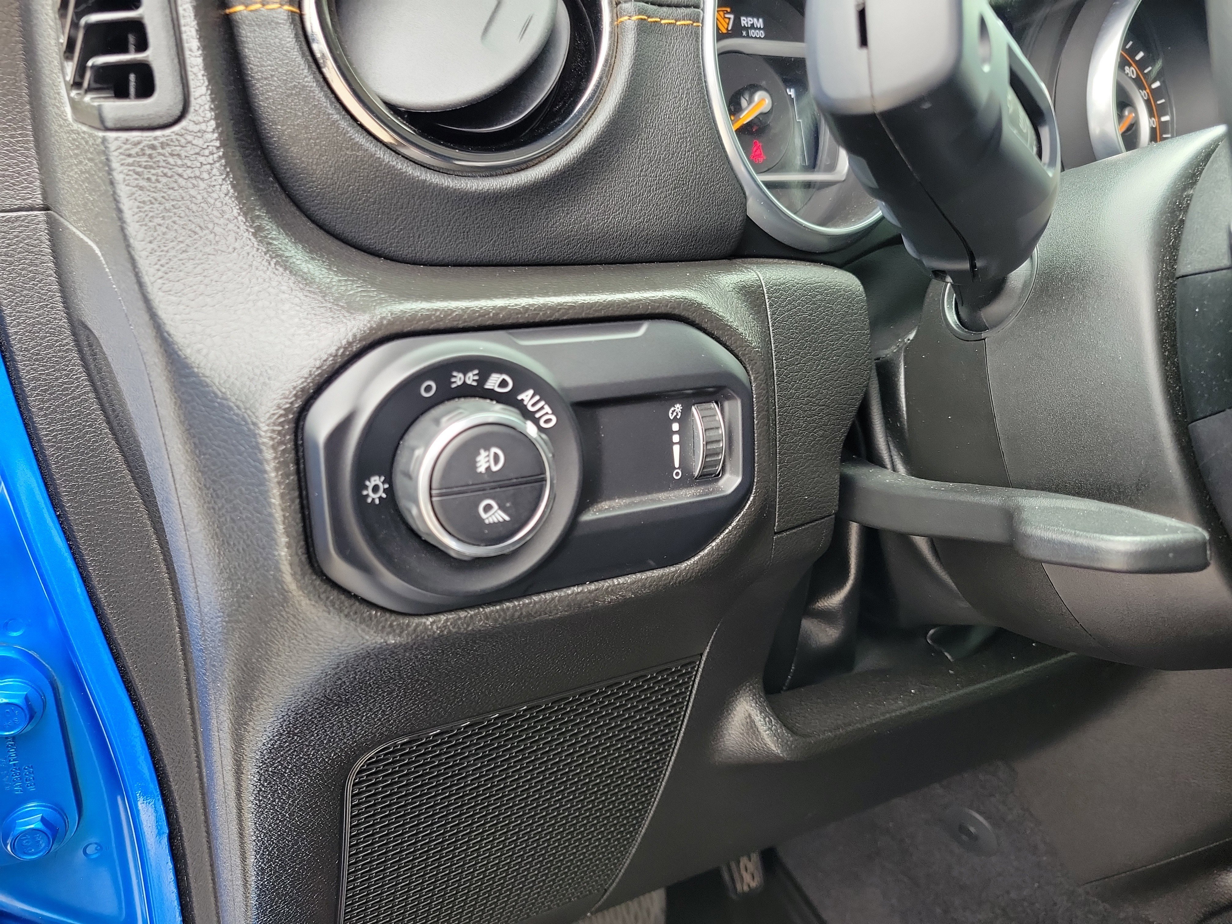 Used 2023 Jeep Gladiator Overland AWD/4WD image 19