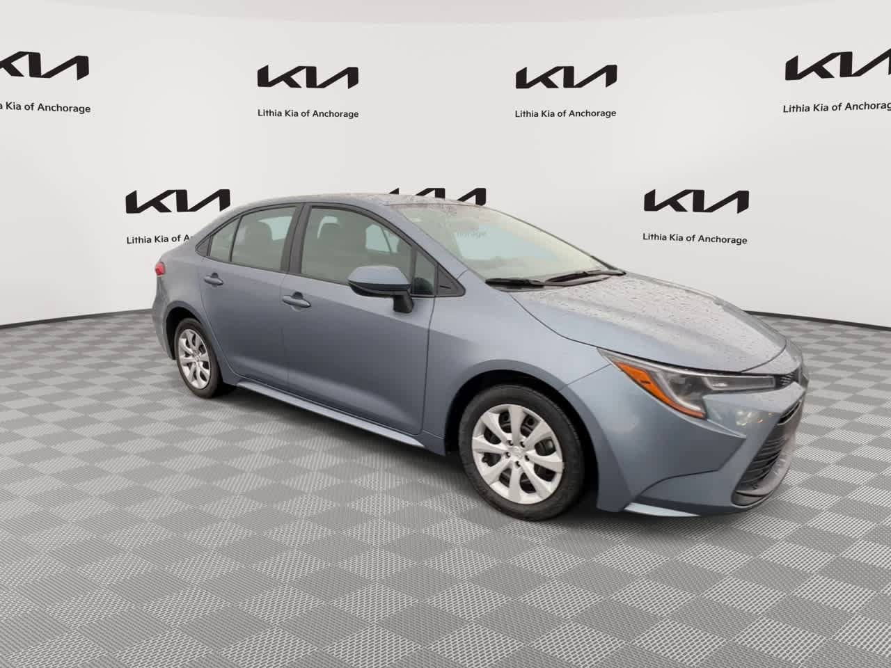 Used 2024 Toyota Corolla LE FWD image 2