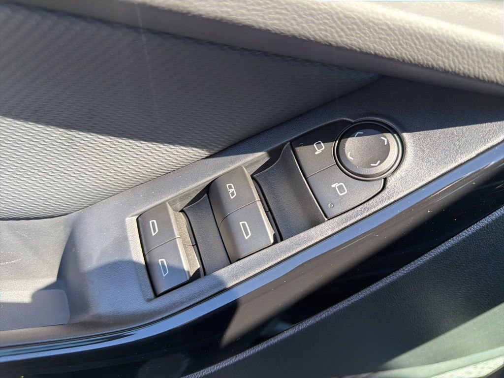 Used 2025 Chevrolet Equinox LT w/ Convenience Package II image 24