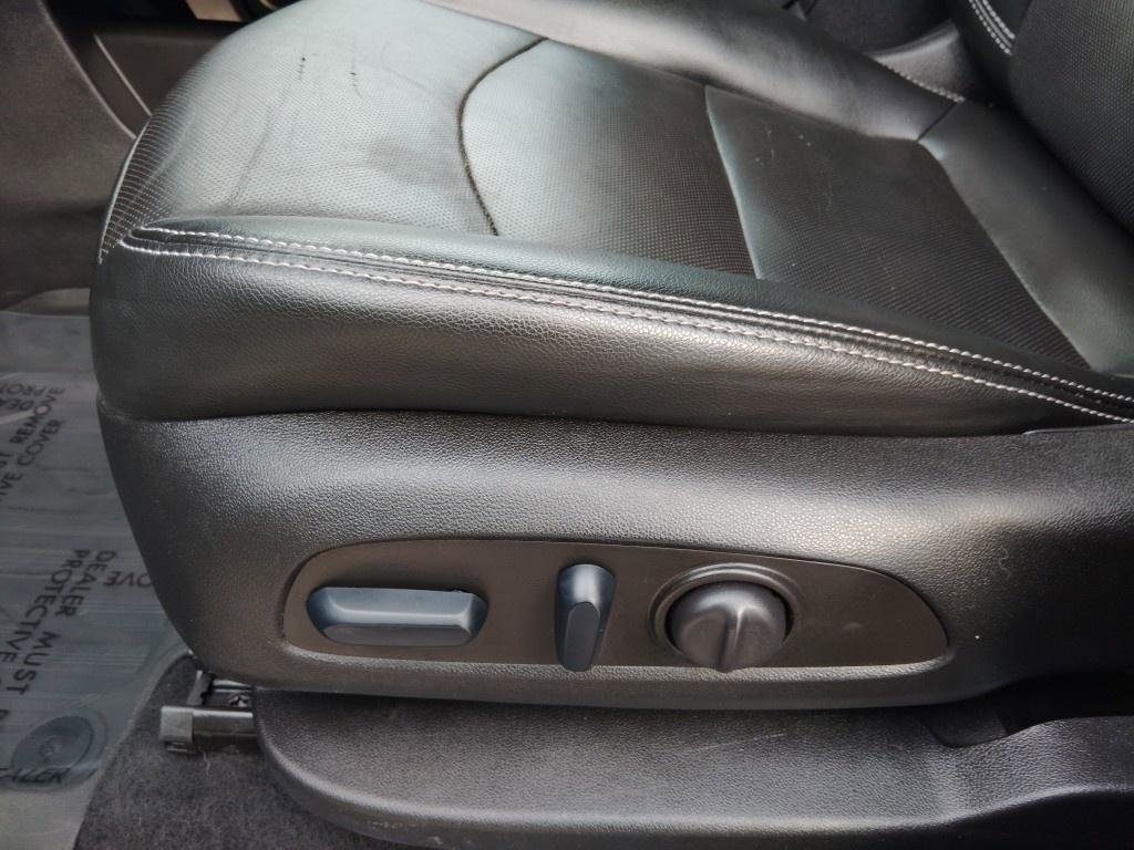 Used 2023 GMC Terrain SLT w/ Tech Package image 14