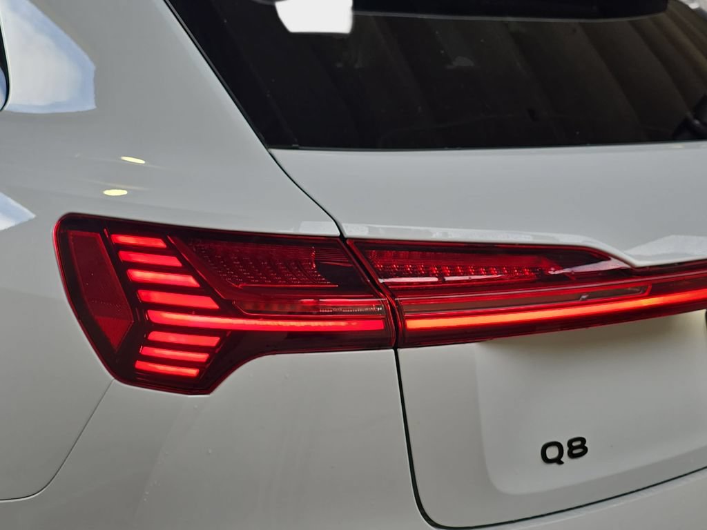Used 2024 Audi Q8 e-tron Premium Plus AWD/4WD image 34