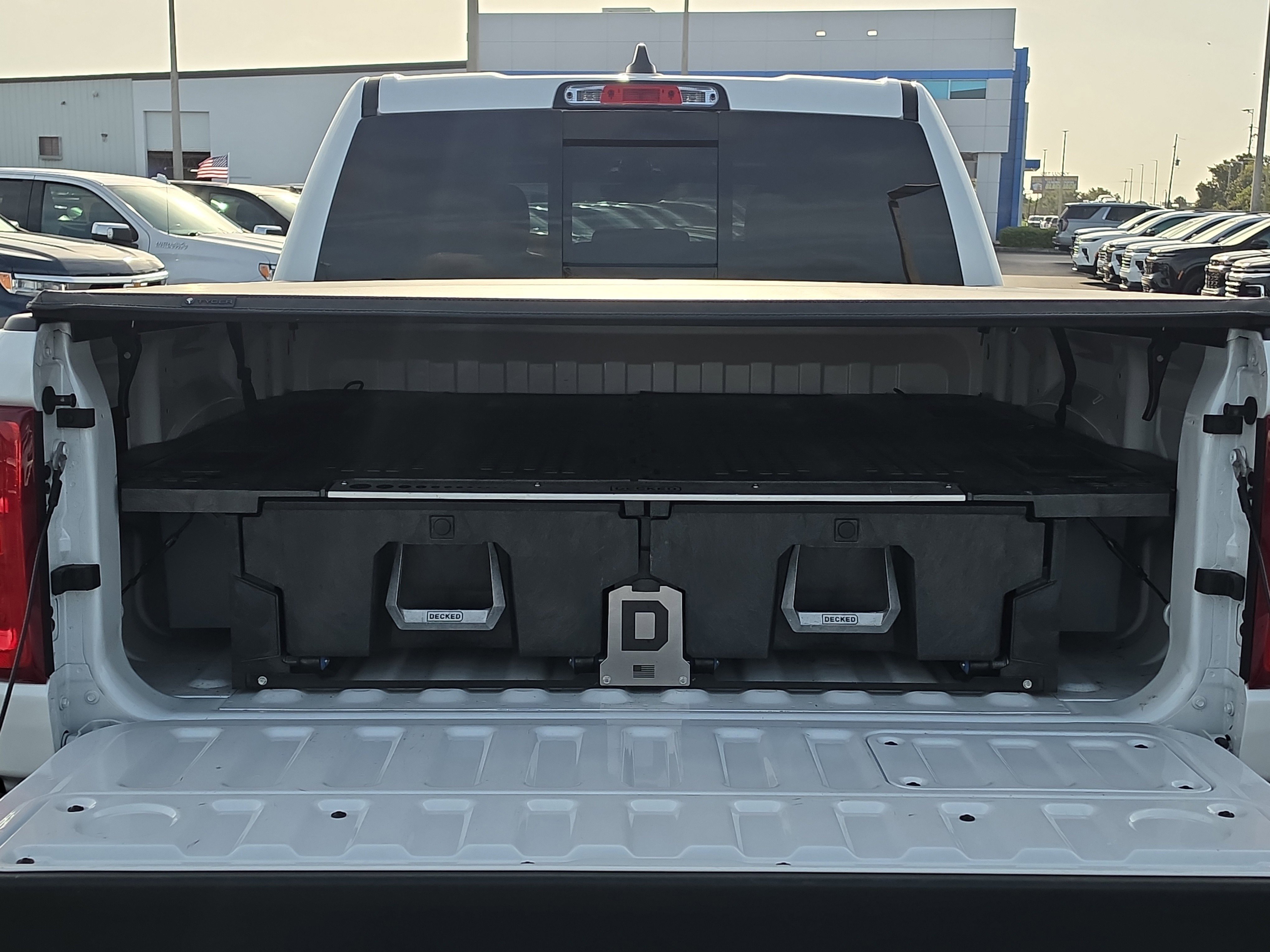 Used 2025 RAM 1500 Laramie AWD/4WD image 7
