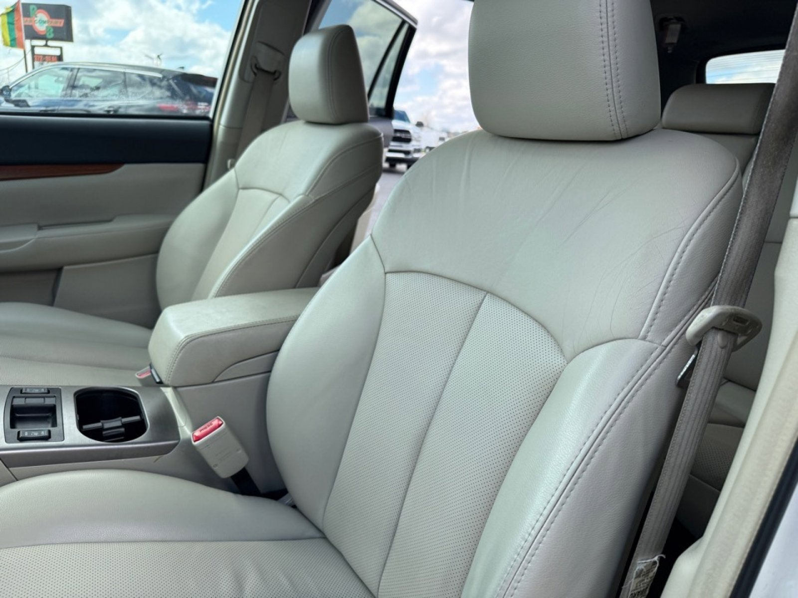 Used 2013 Subaru Outback 3.6R Limited w/ Moonroof Pkg image 28