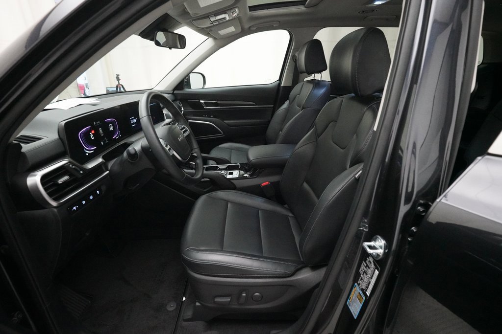 Used 2025 Kia Telluride S image 7