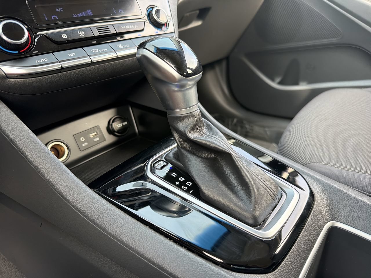 Used 2018 Hyundai Ioniq Blue FWD image 23