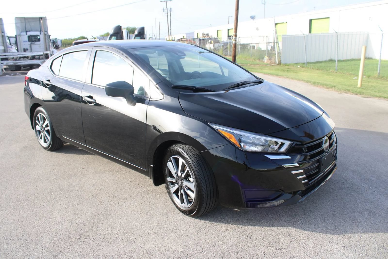 Used 2025 Nissan Versa S w/ S Plus Package FWD image 3