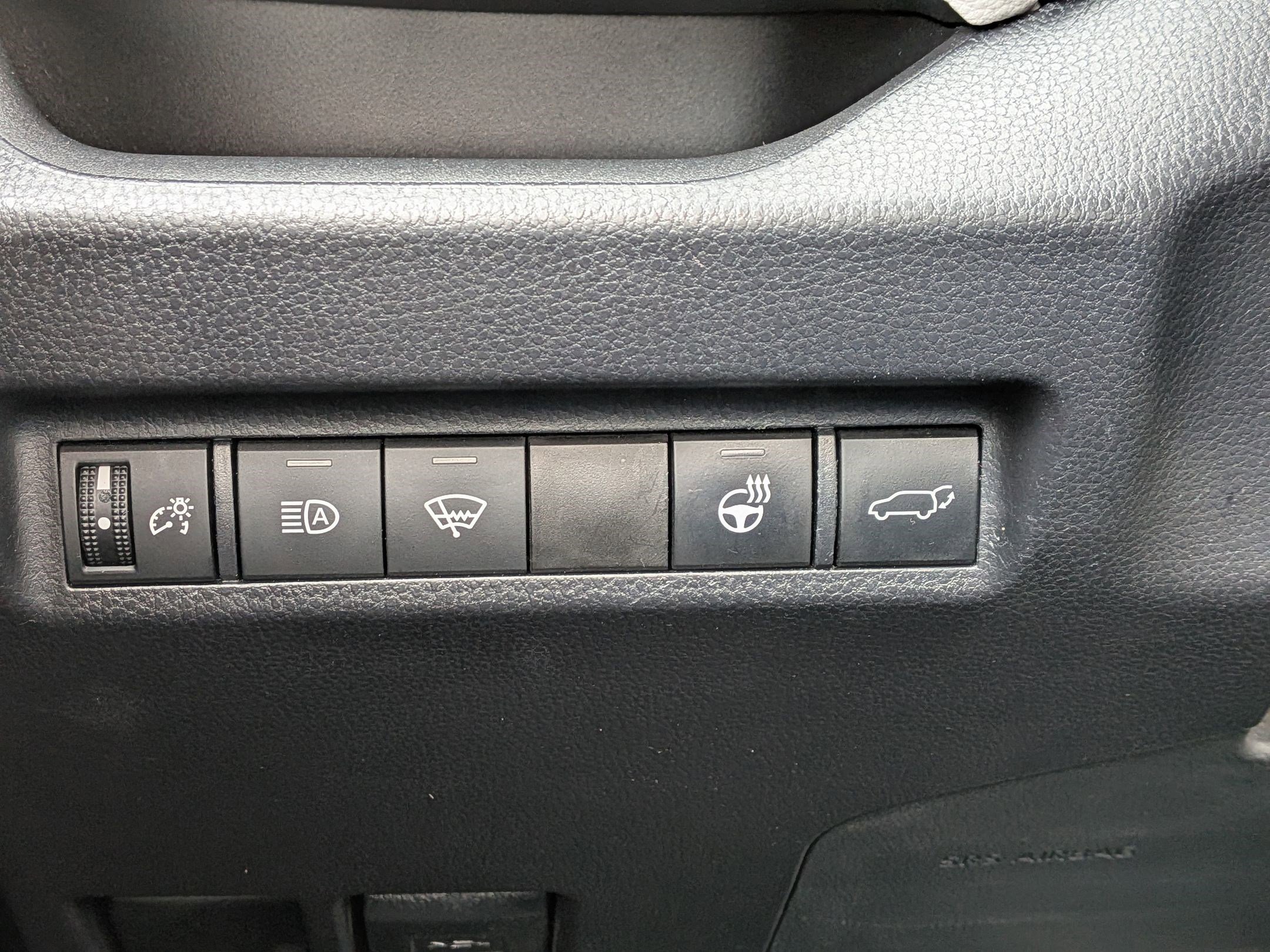 Used 2021 Toyota RAV4 XLE Premium image 25