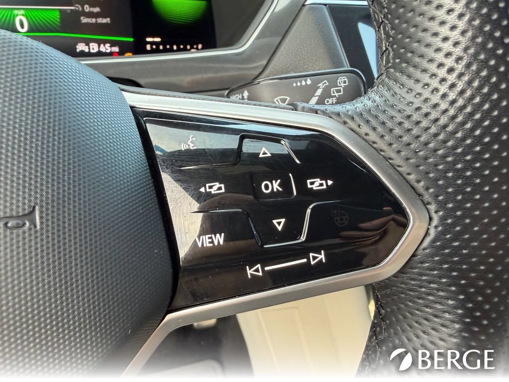 Used 2022 Volkswagen Tiguan SE R-Line AWD/4WD image 18